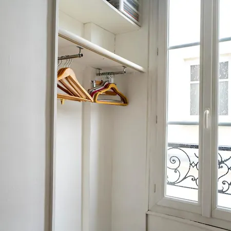 Cozy Parisian Nest, Ideal For Getaway Or Work *